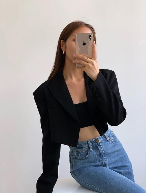 Blazer Crop Top Outfit, Cropped Blazer Outfit Classy, Crop Blazer Outfit, Jas Wedding, Black Blazer Outfit, Chic Evening Dress, Blazer Outfits Casual, Blazer Outfits For Women, Looks Party