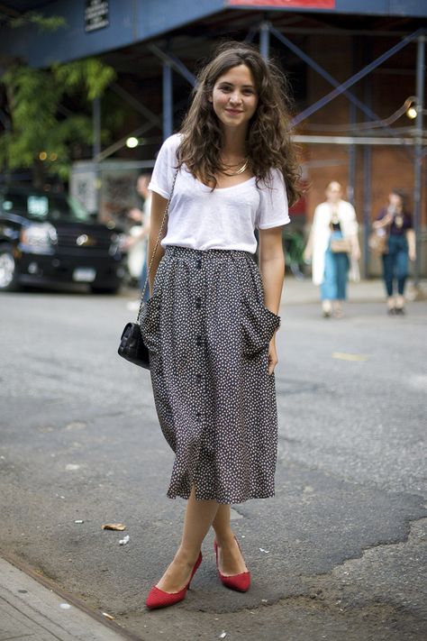 Rok Midi, High Street Fashion, Summer Work Outfits, Mode Casual, A Skirt, 가을 패션, Inspiration Mode, Mode Inspiration, Outfit Casual