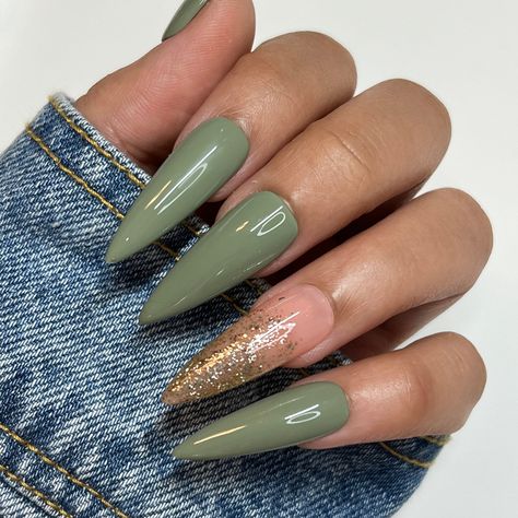 Sage Green Stiletto Nails, Green Ombre Nails Coffin, Fall Long Almond Nails, Fall Thanksgiving Nails Acrylic, Mossy Green Nails, Mat Green Nails, Fall Nails With Foil, Ivy Green Nails, Plaid Nails Green