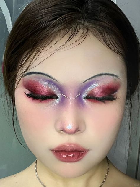 Amazing purple red chameleon #eyemakeup, with Narimi #eyeshadow palette😻 #makeupaddict #makeuplover #eyedrawing #eyelookoftheday… | Instagram Purple Makeup Looks, Swag Makeup, Purple Makeup, Smink Inspiration, Ethereal Makeup, Red Makeup, Unique Makeup, Makeup Eye Looks, Horror Movie Characters