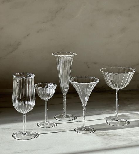 Antique Glasses Wedding, Vintage Glassware Aesthetic, Chic Glassware, Vintage Glassware Wedding, Glassware Aesthetic, Pretty Glassware, Recycled Glassware, Elegant Glassware, Glass Tableware