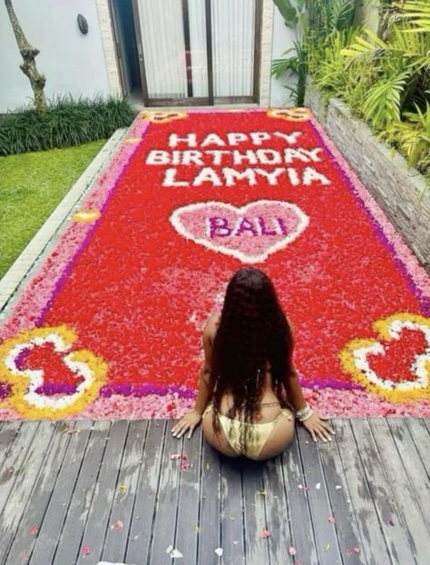 Birthday Trip Aesthetic, Birthday Vacation Ideas, Bali Birthday, Holiday Picture Ideas, Birthday Trip Ideas, Las Vegas Trip Planning, Pink Birthday Decorations, Turks And Caicos Vacation, 17th Birthday Ideas