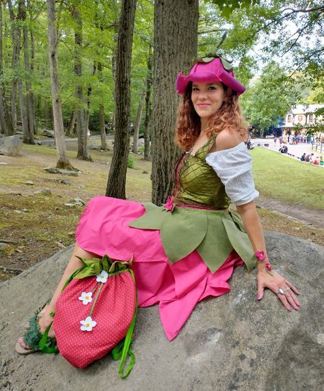 Easy Fairy Dress Diy, Fairy And Gnome Costumes, Flower Fairy Costume Diy, Fairy Ren Faire Costume, Renfaire Outfits, Daisy Costume Flower, Fairy Dress Diy, Flower Costume Diy, Flower Fairy Costume