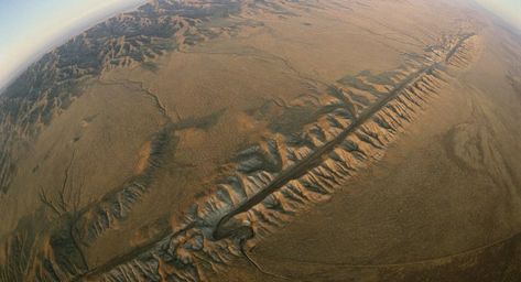 SAN ANDREAS FAULT LINE - What Type of Plate Boundary Does the San Andreas Fault Exemplify? Divergent Boundary, Buttery Popcorn, Earth Activities, Plate Boundaries, San Andreas Fault, End Times Signs, Plate Tectonics, End Of Days, San Andreas