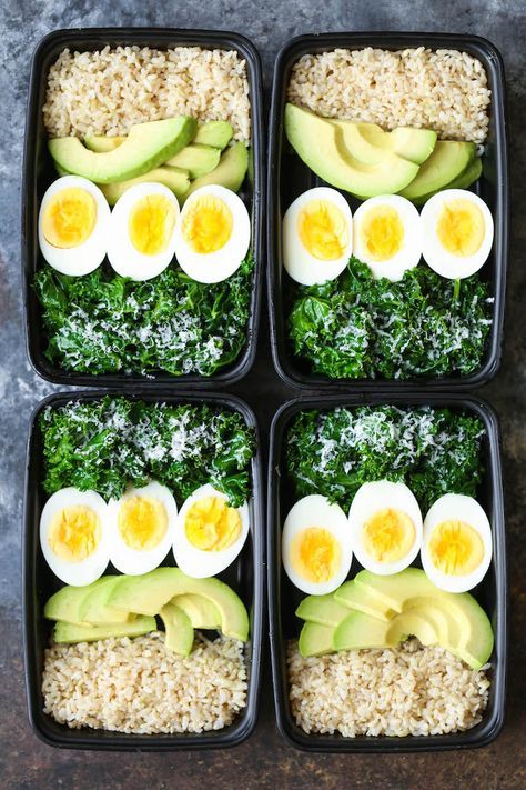 Avocado and Egg Breakfast Meal Prep - Jump start your mornings with the healthiest, filling breakfast ever! Loaded with brown rice, avocado, eggs and kale. Egg Breakfast Meal Prep, Avocado And Egg, Paleo Meal Prep, Meal Prep Clean Eating, Resep Diet, Breakfast Meal, Filling Breakfast, Makanan Diet, Best Diet