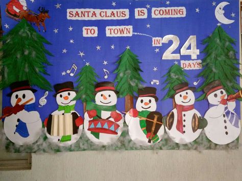 Notice board decoration for Christmas, Christmas Notice Board Decoration, Board Decoration For Christmas, Staff Room Ideas, Christmas Board Decoration, Notice Board Decoration, Soft Board Decoration, Church Christmas Decorations, Staff Room, Decoration For Christmas