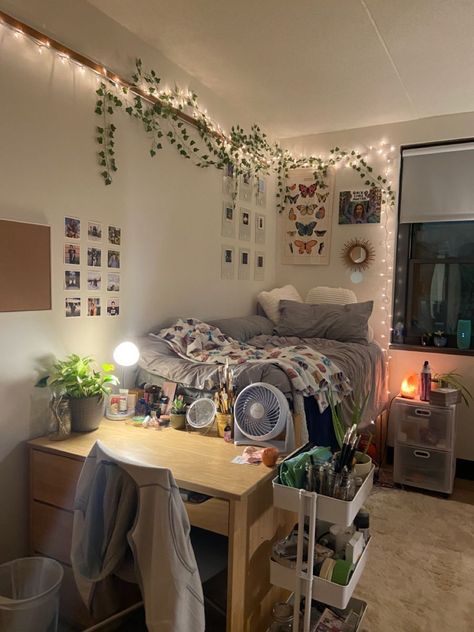 Dorm With Kitchen, College Dorm Aesthetic Ideas, Cozy Uni Room, Dorm Inspo Cozy Blue, College Apartment Bedroom Blue, Dorm Double Room Ideas, College Double Dorm Room Ideas, Dorm Inspo Cozy Double, Blue Dorm Aesthetic