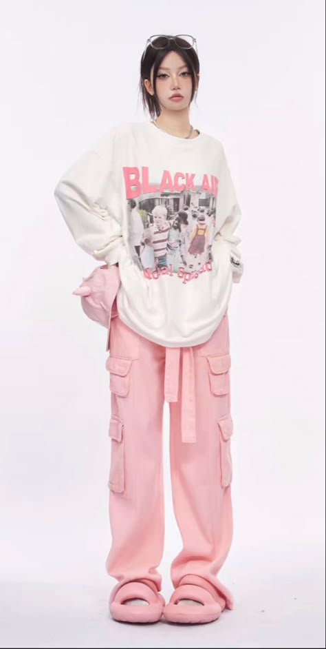 Pink Clothing Ideas, Kawaii Tomboy Outfit, Pink Aesthetic Outfits Y2k, Pink Tomboy Aesthetic, Pink Baggy Outfit, Vintage Pink Outfits, Pink Streetwear Outfit, Y2k Pink Outfit, Pink Streetwear