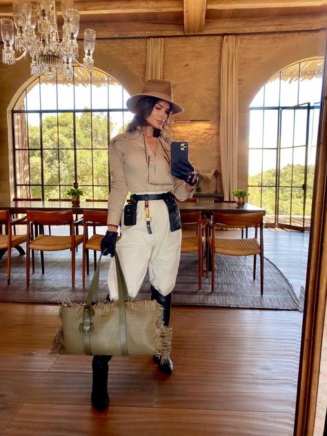 Safari Theme Outfit Women, Safari Looks Women, Safari Outfit Ideas Women, Archeologist Outfit, Safari Chic Outfits, Safari Costume Women, Archaeology Outfit, Desert Outfits Women, Desert Safari Outfit