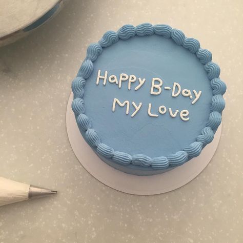 Minimalist Cake, Blue Birthday Cakes, Pastel Cakes, Korean Cake, Simple Cake Designs, Mini Cakes Birthday, Blue Cakes, Simple Birthday Cake, Pretty Birthday Cakes