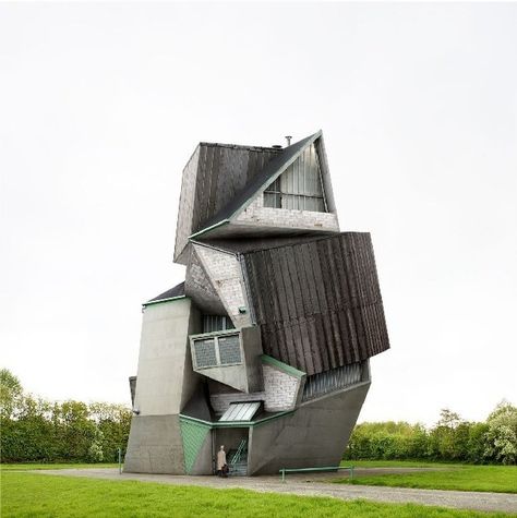 “Eeeeuuurrrgghhh I think I’m gonna throw up!” | 21 Buildings That Got Drunk And Made Terrible Decisions Filip Dujardin, Architecture Cool, Deconstructivism, Crazy Houses, Unusual Buildings, Innovative Architecture, Unusual Homes, Architectural Photographers, Amazing Buildings