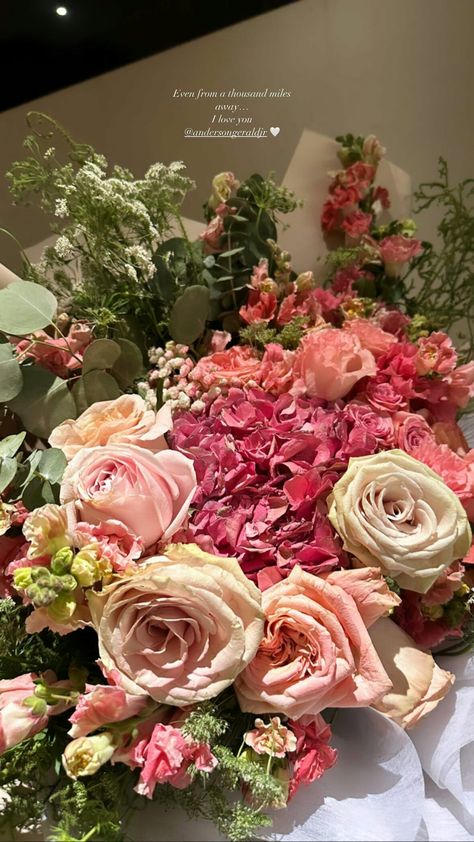 Flower Bouquet Ig Story, Husband Captions, Jasmine Aesthetic, Meri Christmas, Aesthetic Clicks, Julia Barretto, Couple Wallpaper Relationships, Boy Blurred Pic, Flowers Instagram