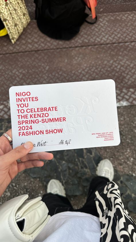 Fashion Show Invitation Ideas, Paris Fashion Week Invitation, Vip Invitation Card Design, Pr Event Invitation, Fashion Brand Invitation, Private Event Invitation, Fashion Show Invitation Design, Fashion Show Invitation Card Design, Brand Event Invitation