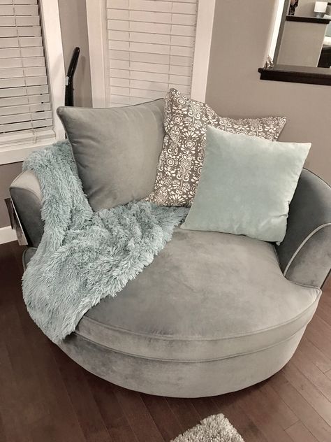 Grey, turquoise living room cuddle chair Grey Couch Bedroom Ideas, Cute Comfy Living Room Ideas, Cute Lounge Chairs Bedrooms, Circle Chair Bedrooms, Cuddle Chair Living Room Layout, Cuddle Chair Bedroom, Cuddle Chair Living Room, Soft Room Aesthetic, Small Cozy Corner