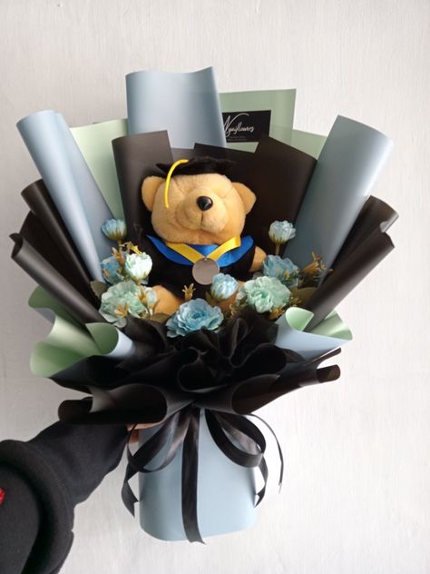 Simple Graduation Bouquet, Graduation Bouquet Ideas For Boys, Graduation Bouquet For Boys, Bucket Graduation, Buket Graduation, Graduation Flowers Bouquet, Graduation Flower Bouquet, Bouquet Graduation, Mexican Theme Party Decorations