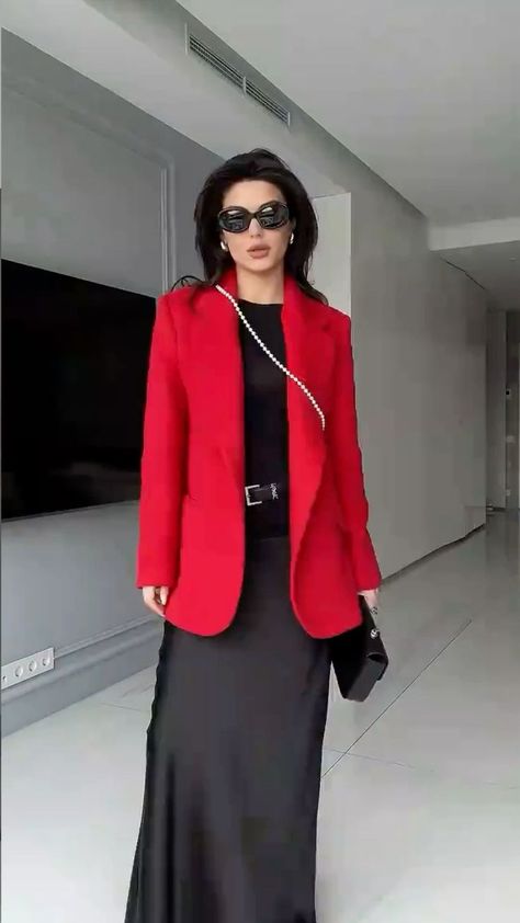 Modest Work Outfits, Red Blazer Outfit, Business Attire Women, Green Neon, Winter Mode, Stylish Work Outfits, Women Shawl, Red Outfit, Long Sleeve Blazers