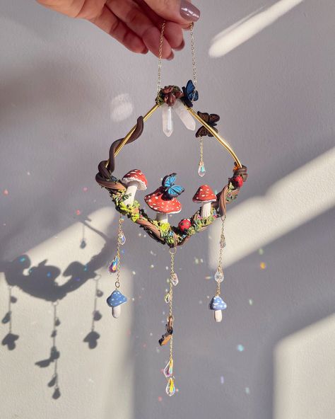 My sun-catcher is sun catching, I’m obsessed with this piece!!!☀️🐞 Clay Sun Catcher, Clay Suncatcher, Clay Dream Catcher, Polymer Clay Sun, Clay Sun, Diy Clay Crafts, Sun Catcher, Diy Clay, Gold Plated Chains