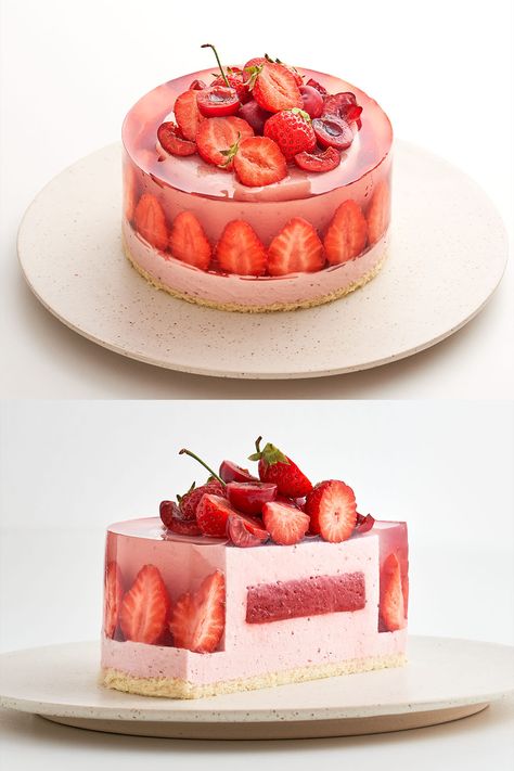 The strawberry and sour cherry mousse I made for the first time was very delicious and became one of my favourite mousses😋 I'm very satisfied with the finished look and the cross-section of the cake is beautiful😁 Gelatine Cake, Strawberry Jelly Cake, Pudding Mousse, Cherry Mousse Cake, Mousse Cake Photography, Cherry Mousse, Jelly Mousse Cake, Strawberry Gelatin Cake, Berry Mousse Cake