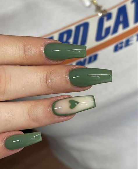 Classic Nail Designs Coffin, Acrylic Nail Designs Sage Green, Simple Nails Design Green, Sage Nails Coffin, Simple Green Nails Square, Simple Spring Nails Coffin, Cute Olive Green Nails, Nails For 22nd Birthday, Nail Inspo Acrylic Green