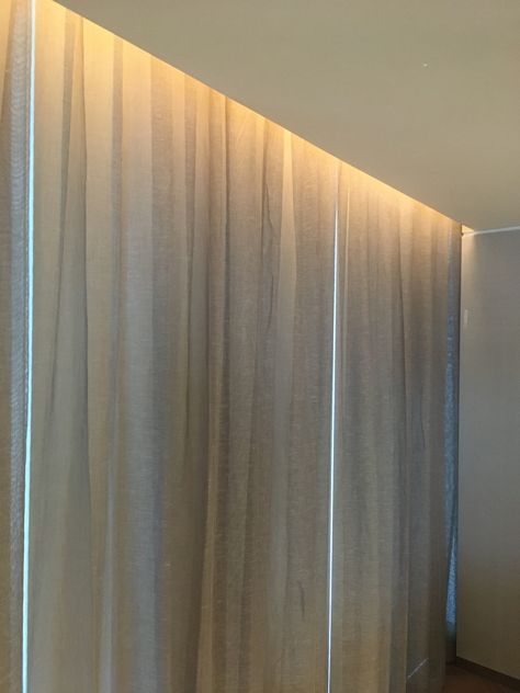 curtain cove lighting in a hotel guestroom Gypsum Curtain Box Ideas, Curtain Cove Light, Reverse Cove Ceiling, Hidden Lights Ceiling, Indirect Ceiling Light, Ceiling Edge Lighting, Curtain Ceiling Design, Hidden Ceiling Lighting, Wall Cove Light