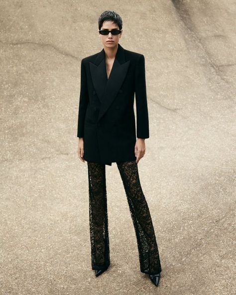 Net Pants, Saint Laurent Fashion, Outfit Pants, Runway Outfits, Mcqueen Fashion, September 2022, Flare Trousers, Tres Chic, Basic Outfits