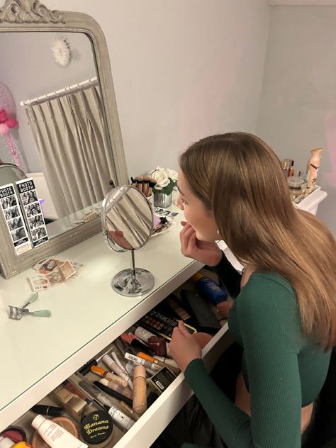 Makeup Aesthetic Getting Ready, Someone Doing Makeup In Mirror, Doing Makeup Aesthetic In Mirror, School Morning Aesthetic, Girl Doing Makeup, Grwm Aesthetic, Sewing Aesthetic, Doing Makeup, Girl Dorms