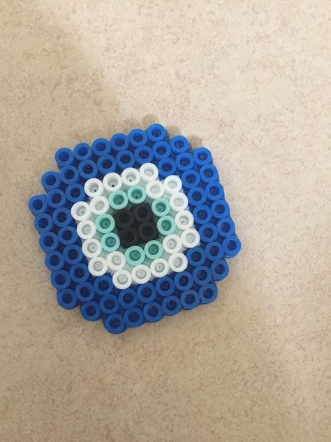 Perler Beads Circle Ideas, Pearl Beads Ideas Easy, Evil Eye Perler Bead, Circle Perler Beads, Crafts For The Summer, Melty Beads Patterns, Peeler Bead Ideas, Hammer Beads, Melty Bead Designs