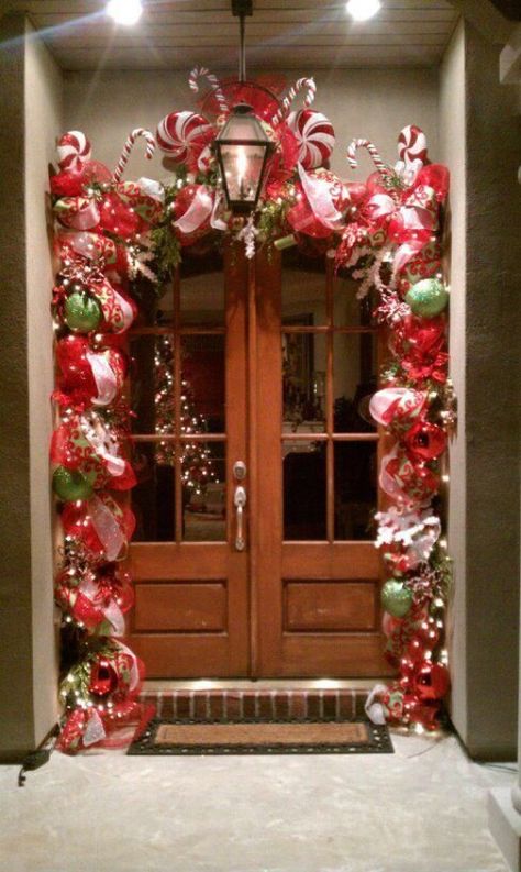 25 DIY Garland Ideas To Dress Up Your Home This Holiday Season #winterdecor #christmasdecor #homedecor #diy #crafts Porch Christmas Lights, Christmas Door Decoration, Diy Christmas Garland, Front Door Christmas Decorations, Christmas Decorations Garland, Christmas Tablescape, Christmas Front Doors, Christmas Decorations Diy Outdoor, Decorating With Christmas Lights