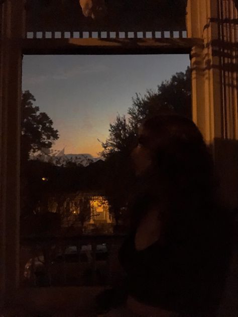 Mystery Girl Aesthetic, Mysterious Girl Aesthetic, Window Aesthetic, Sunset Silhouette, Dream Aesthetic, Mysterious Girl, Sophomore Year, Pic Ideas, Vintage Aesthetic