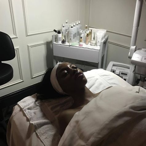 Esthetician Inspiration, Medical Esthetician, Esthetician School, Medical Aesthetician, Oxygen Facial, Esthetician Room, Facial Aesthetics, Black Femininity, Facial Spa