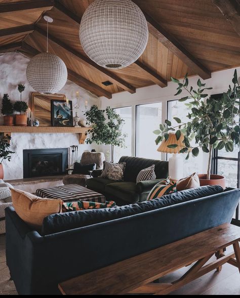 Mountain Eclectic, Pacific Northwest Style Home, Southwest Decor Living Room, Pnw House, Pacific Northwest Style, Moody Living Room, Vaulted Ceiling Living Room, Northwest Style, Southwest Decor