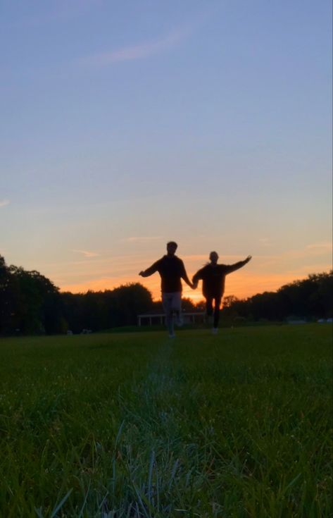 Sunset Aesthetic With People, Summer Nights Aesthetic Couple, Summer Aesthetic Love, Spring Boyfriend Aesthetic, Summer Couples Aethstetic, Kevincore Aesthetic, Summer Aesthetic With Boyfriend, Summer Romance Book Aesthetic, Summer Aesthetic Boyfriend