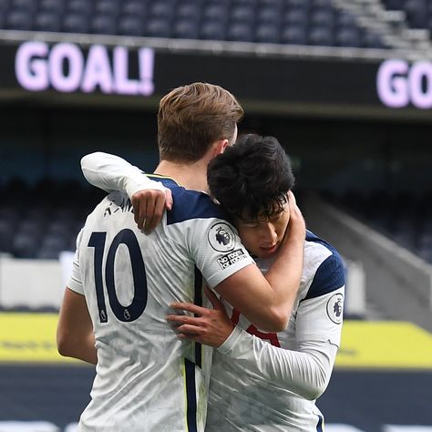 Harry Kane And Son, Kane And Son, Tottenham Hotspur Wallpaper, Son Heung Min, Didier Drogba, Football Photography, Tottenham Hotspur Fc, Soccer Poster, Wayne Rooney