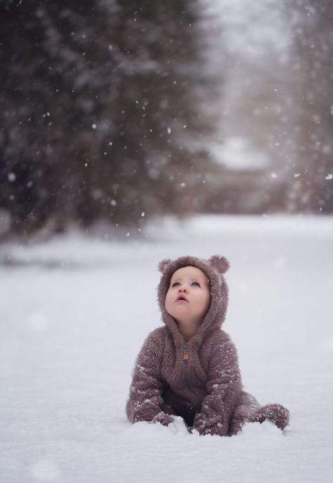 Snow Baby Pictures, Winter Baby Pictures, Snow Family Pictures, Winter Snow Photography, Winter Family Photoshoot, Winter Family Photography, Winter Family Pictures, Baby Family Pictures, Snow Photoshoot