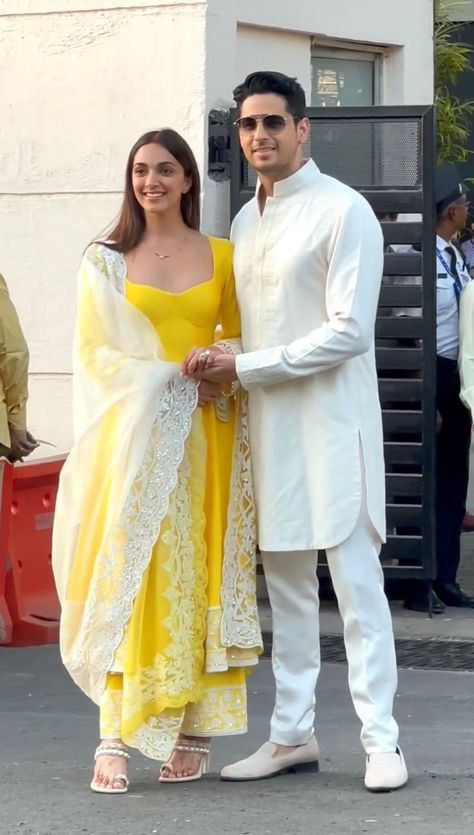 Kiara Advani And Sidharth Malhotra, Bride Suit, Sidharth Malhotra, New Bride, Casual Indian Fashion, Bollywood Outfits, Desi Fashion Casual, Indian Fashion Saree, Indian Dresses Traditional