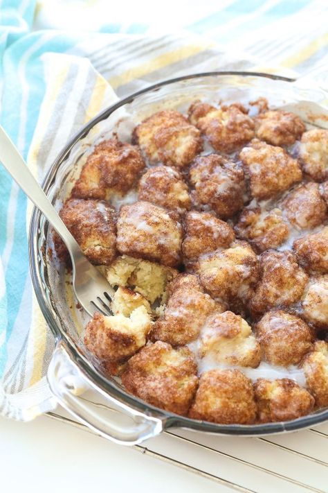 Cinnamon Monkey Pull Apart Bread Recipe on Friday Favorites Cinnamon Roll Bites, Cinnamon Bites, Christmas Breakfast Recipe, Easy To Make Breakfast, Canned Biscuits, Christmas Morning Breakfast, Biscuit Dough, Sweet Rolls, Breads And Rolls