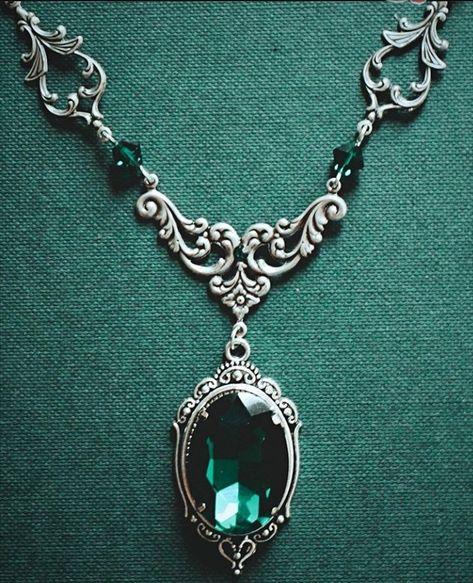 Slytherin Necklace Aesthetic, Victorian Emerald Necklace, Kalung Aesthetic, Slytherin Necklace, Necklace Reference, Slytherin Jewelry, Collar Verde, Royal Jewellery, Festoon Necklace