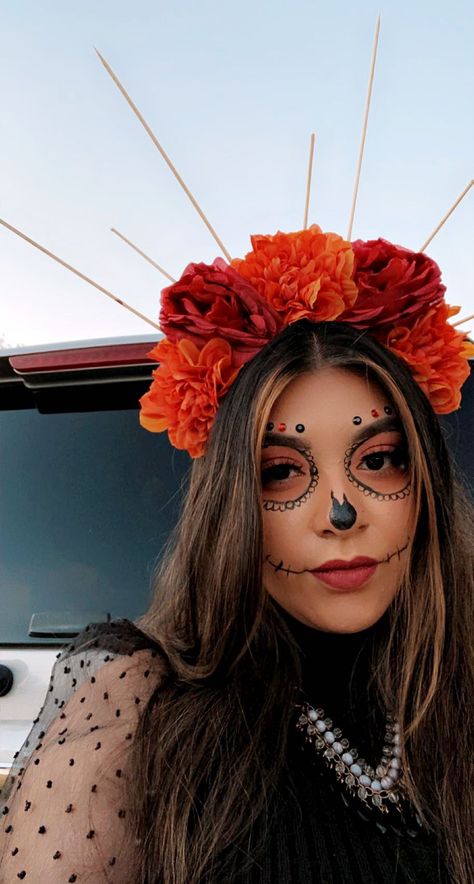 Katrina Halloween Costume, Simple Dia De Los Muertos Makeup Ideas Easy, Simple Day Of The Dead Outfit, Day Of The Dead Makeup Easy Simple, Catrina Simple Makeup, Easy Day Of The Dead Outfit, Easy Catrina Costume, La Catrina Makeup Easy, Catrina Halloween Costumes