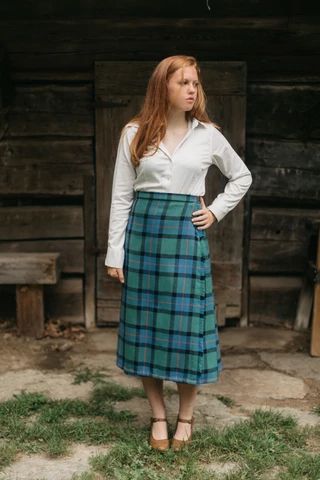 Scottish Traditional Clothing, Kilt Pattern, Clan Macdonald, Promenade Dress, School Skirts, Scotland Fashion, Mood Sewciety, Kilt Jackets, Scottish Pattern