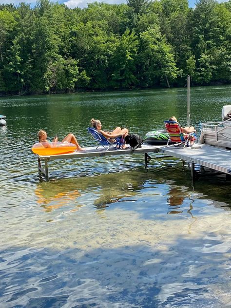 Living On A Lake, Cottage Weekend Aesthetic, Tennessee Summer Aesthetic, Lake House Aesthetic Summer Friends, Lake House Vibes, Lake House Aesthetic Summer, Cottage With Friends, Lake Aesthetics Summer, Summer Cottage Aesthetic