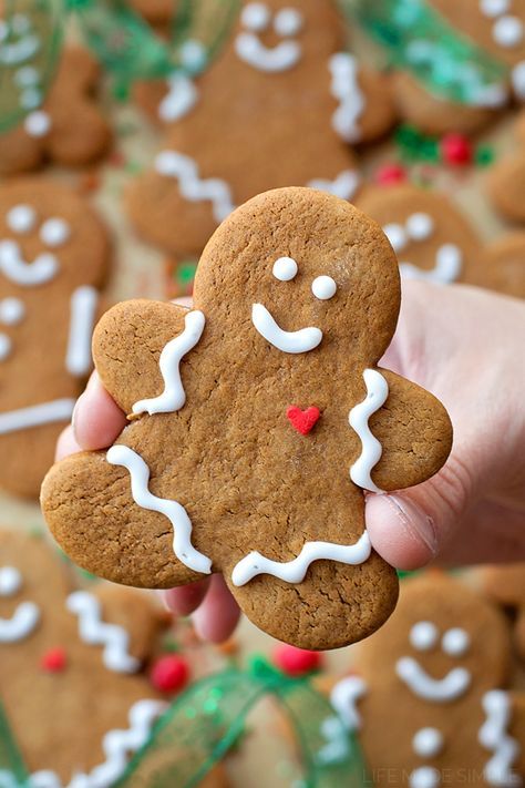 Classic Gingerbread Cookies | lifemadesimplebakes.com Gingerman Cookies, Gingerbread Cookies Decorated, Cookies From Scratch, Ginger Bread Cookies Recipe, Candyland Christmas, Gingerbread Man Cookies, Brioche Buns, Ginger Cookies, Gingerbread Christmas