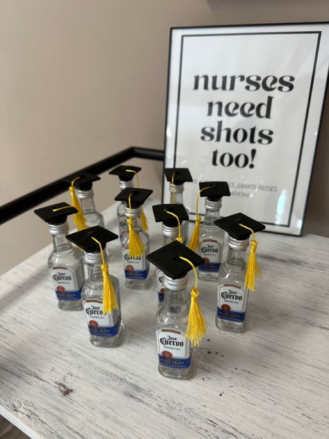 Graduation Bottles Ideas, Graduation Bottle Decoration, Med School Gifts, Male Nurse Graduation Party, Nurse Graduation Party, Grad Party Theme, Med School Graduation, Nursing School Graduation Party, Grad Party Favors