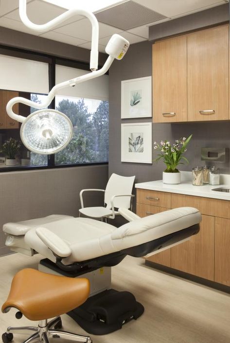 Grossman Medical Group: Jamie Bush & Co. In the exam room, the sheet vinyl flooring matches the porcelain tile in the hallway and contrasts with the gray textured vinyl wall covering and the cabinetry. Photo: Lisa Romerein Medical Office Interior, Doctor Office Design, Contemporary Office Design, Vinyl Wall Covering, Medical Office Decor, Sheet Vinyl Flooring, Medical Office Design, Dental Office Decor, Dental Design