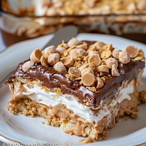 Peanut Butter Crunch Lasagna Cookie Lasagna Desserts, Peanut Butter Crunch Cake, Apple Peanut Butter Dessert, Peanut Butter Crunch Lasagna, Peanut Buster Parfait Dessert, Peanut Butter Lush Dessert, Peanut Butter Graham Cracker Dessert, Lasagna Dessert Recipes, Easy Light Desserts