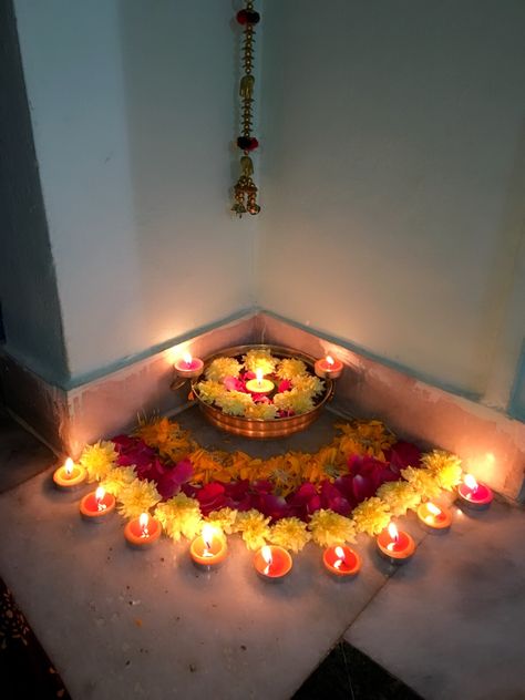 Diwali Family Photoshoot, Diwali House Decoration Ideas Entrance, Diwali Decoration Ideas Home Flower, Flower Decorations For Home Indian Pooja, Flower Decorations For Home, Diwali Home Decor With Flowers, House Entrance Ideas Entryway, Diwali Rangoli For Stairs, Diwali Wallpapers