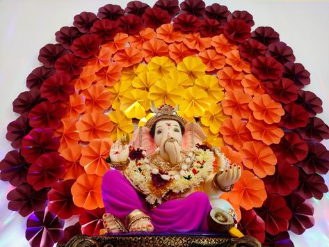 Green Background Decoration For Ganpati, Wall Decoration For Ganpati Festival, Asthetic Ganpati Decorations, Ganpati Decoration Paper Craft, Ganpati Paper Decoration, Ganpati Murti Decoration, Ganesha Flower Decoration, Ganapati Decoration Theme, Diy Party Tassels