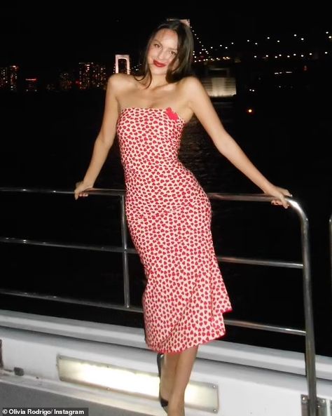 Tube Midi Dress, Heart Print Dress, White Strapless Dress, Mexican Girl, Valentine's Day Outfit, Heart Dress, Outfit Look, Olivia Rodrigo, Tube Dress