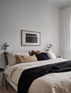 Grey home with a natural touch - via Coco Lapine Design blog Minimalist Dekor, Coco Lapine Design, Grey Home, Home Design Decor, Minimalist Bedroom, Bedroom Inspo, Home Fashion, Cheap Home Decor, My New Room