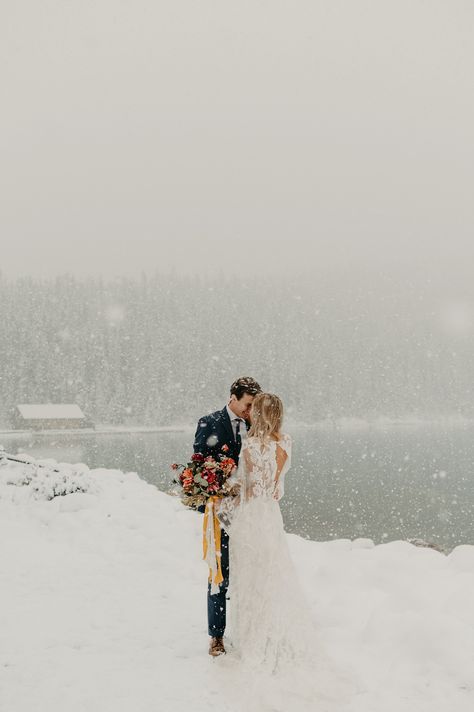 Colorado Winter Wedding Elopement, Snow Wedding Aesthetic, Snow Elopement Photography, Banff Winter Wedding, Wedding Snow Pictures, Winter Mountain Elopement, Snowing Wedding, Frances Core, Elopement Canada