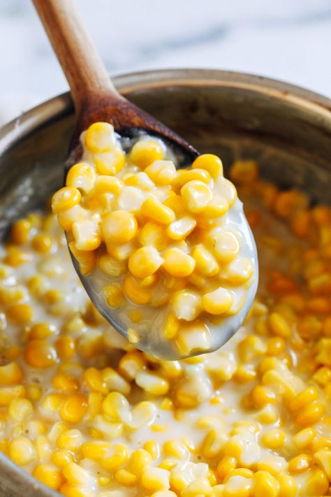 Vegan Creamed Corn- made with just 5 ingredients, this dairy-free version of creamed corn is way better than the canned version and super easy to make! Make Creamed Corn, Vegan Creamed Corn, Cheesy Creamed Corn, Frozen Corn Recipes, Corn Side, Corn Side Dish, Creamed Corn Recipes, Cream Corn, Dairy Free Cream Cheese